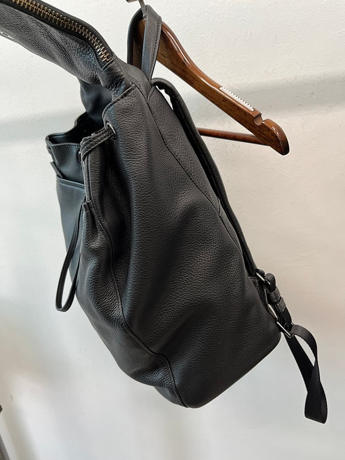투미 블랙 가죽 백팩  상품이미지4