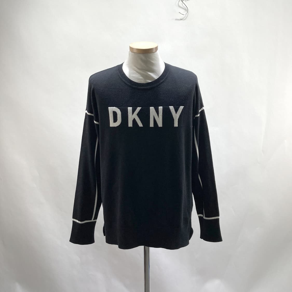 DKNY 여성라운드니트티 블랙 100  상품이미지1