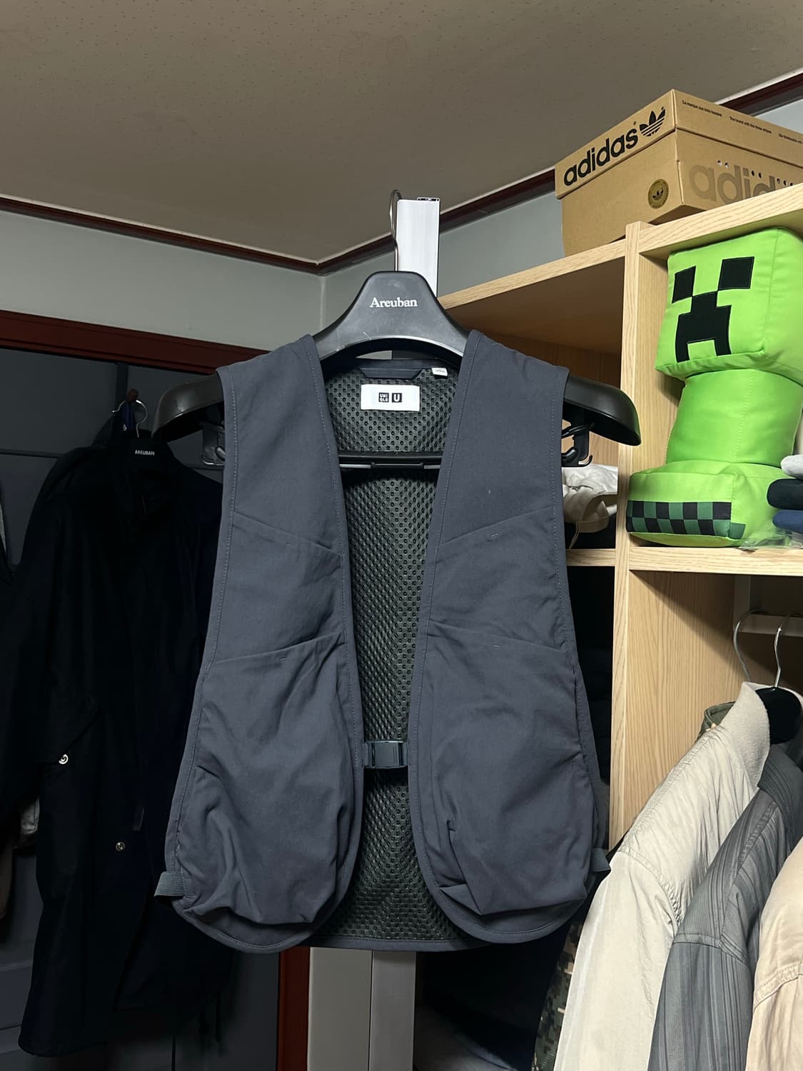 유니클로 U 유틸리티 베스트 다크 그레이 M 상품이미지1