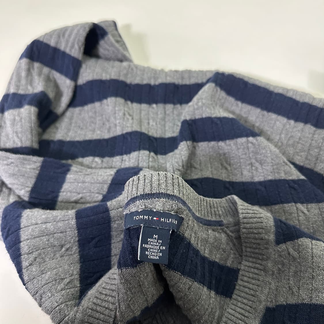 우먼S-M 타미힐피거 손목로고 단가라 브이넥니트 상품이미지4