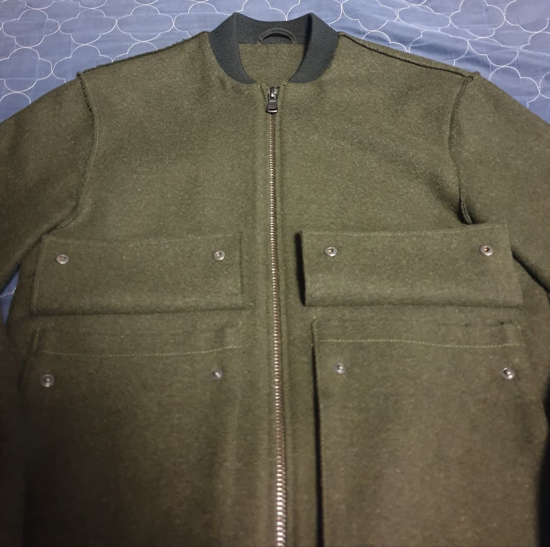 (단종매물) DKNY 컷오프라인 2WAY 빈티지 봄버자켓 딥올리브(95) 상품이미지2