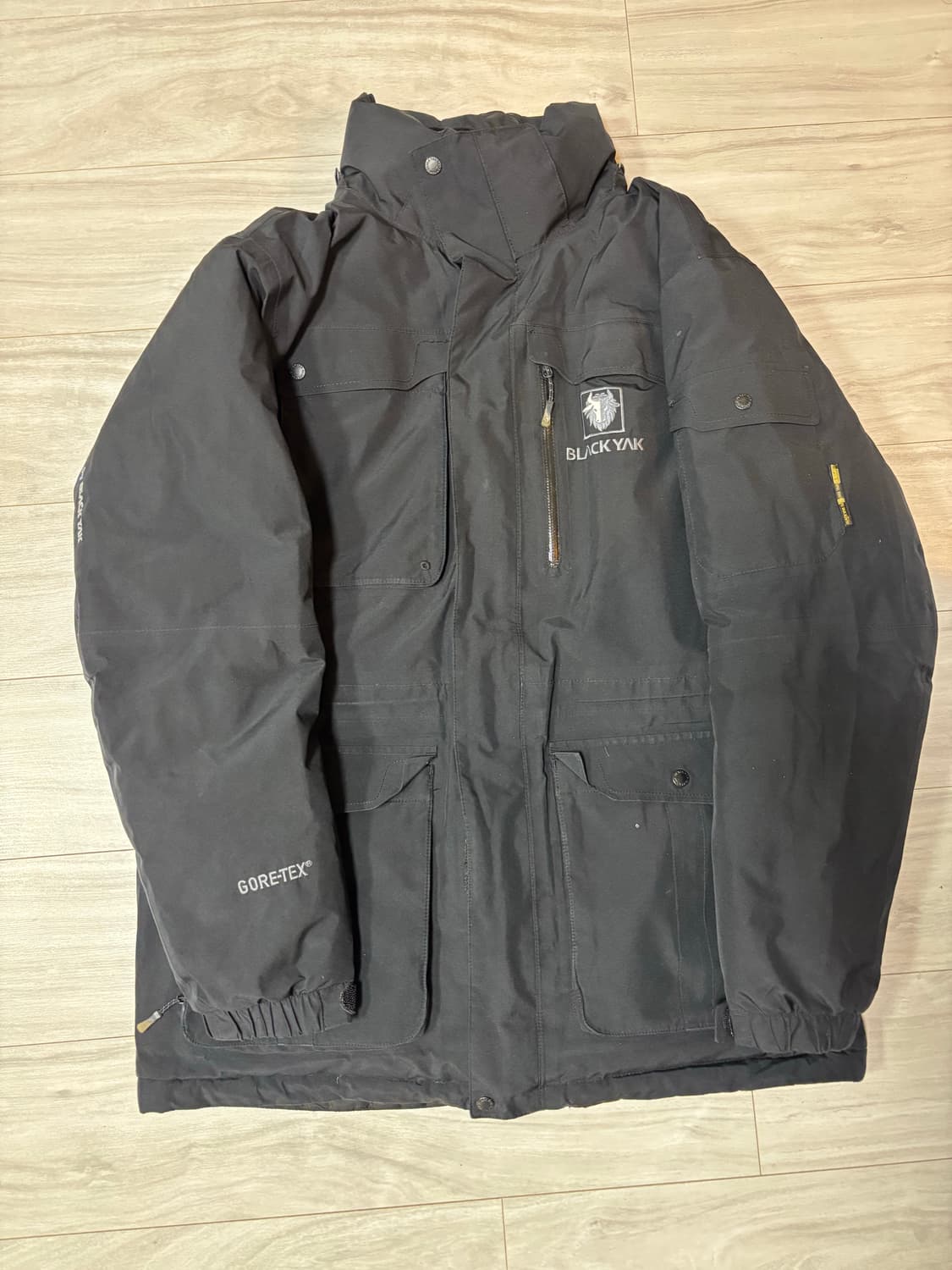 black yak 패딩 gortex 상품이미지1