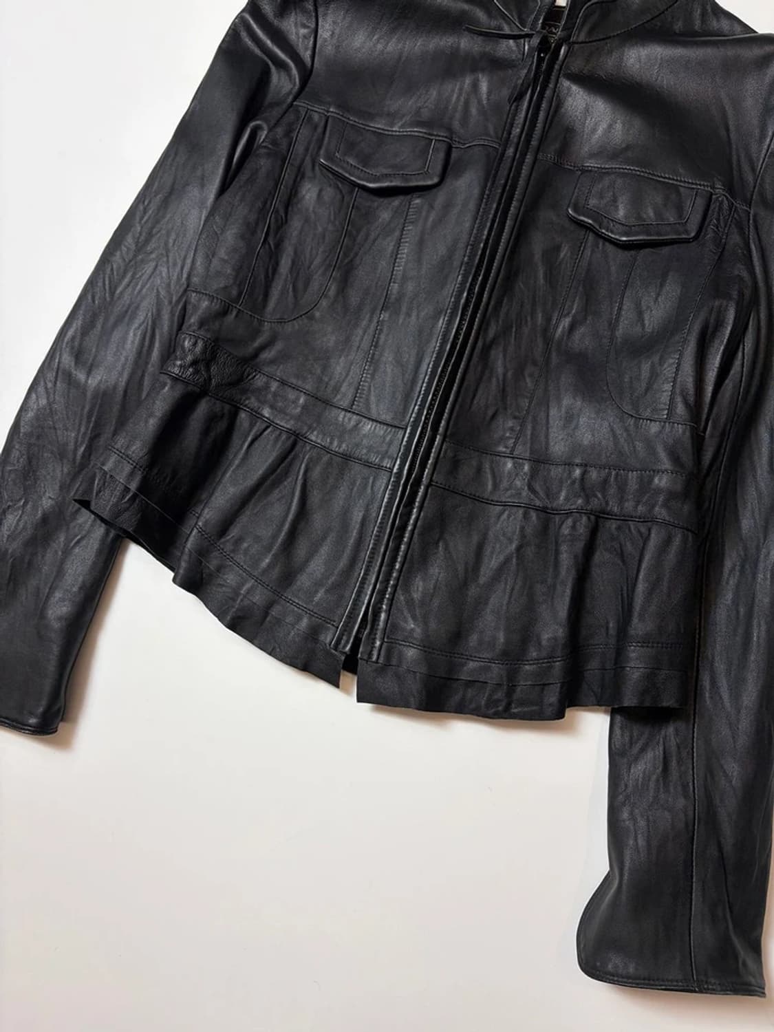 코치 페미닌 크롭 블랙 가죽 자켓 PN9436 상품이미지3