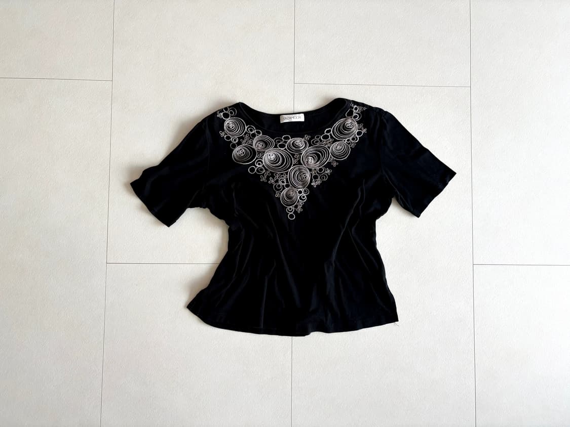 circle embroidery black top 상품이미지1