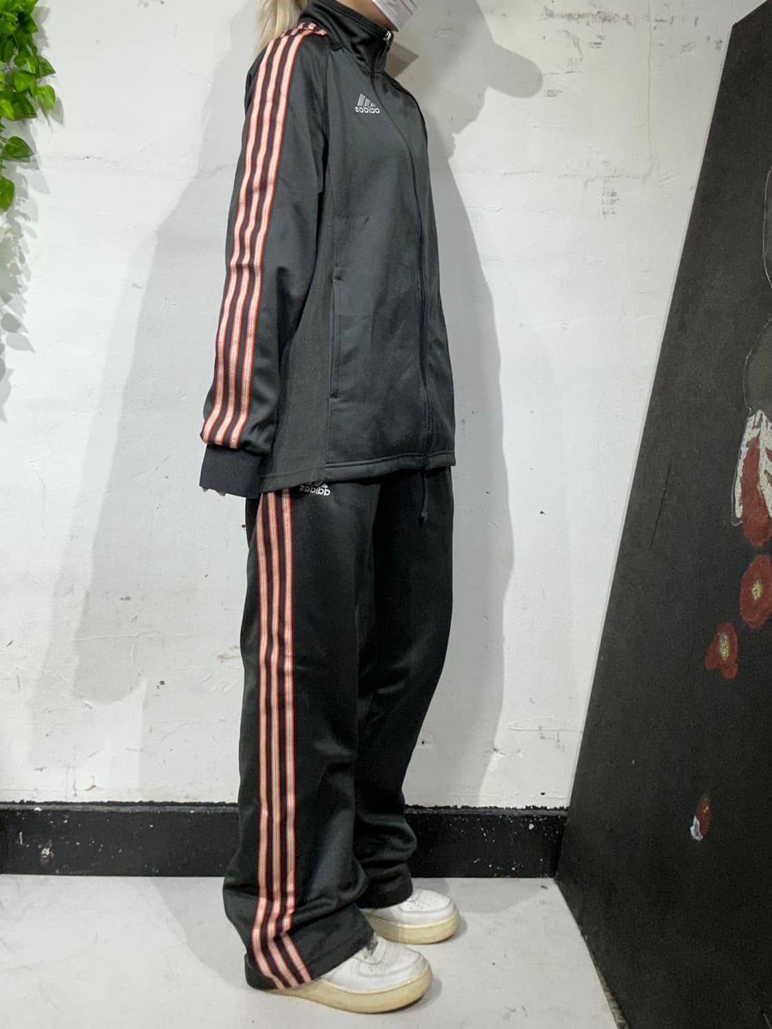 아디다스 차콜 오렌지 삼선 트레이닝 셋업 세트 L 상품이미지1