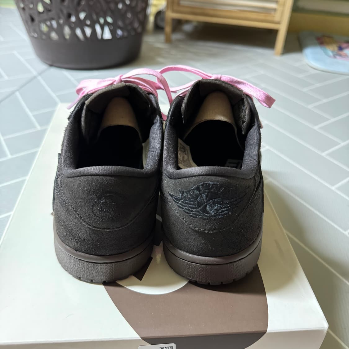 조던 1 트래비스 스캇 벨벳 브라운 공홈당첨상품 급처 (275) 상품이미지2