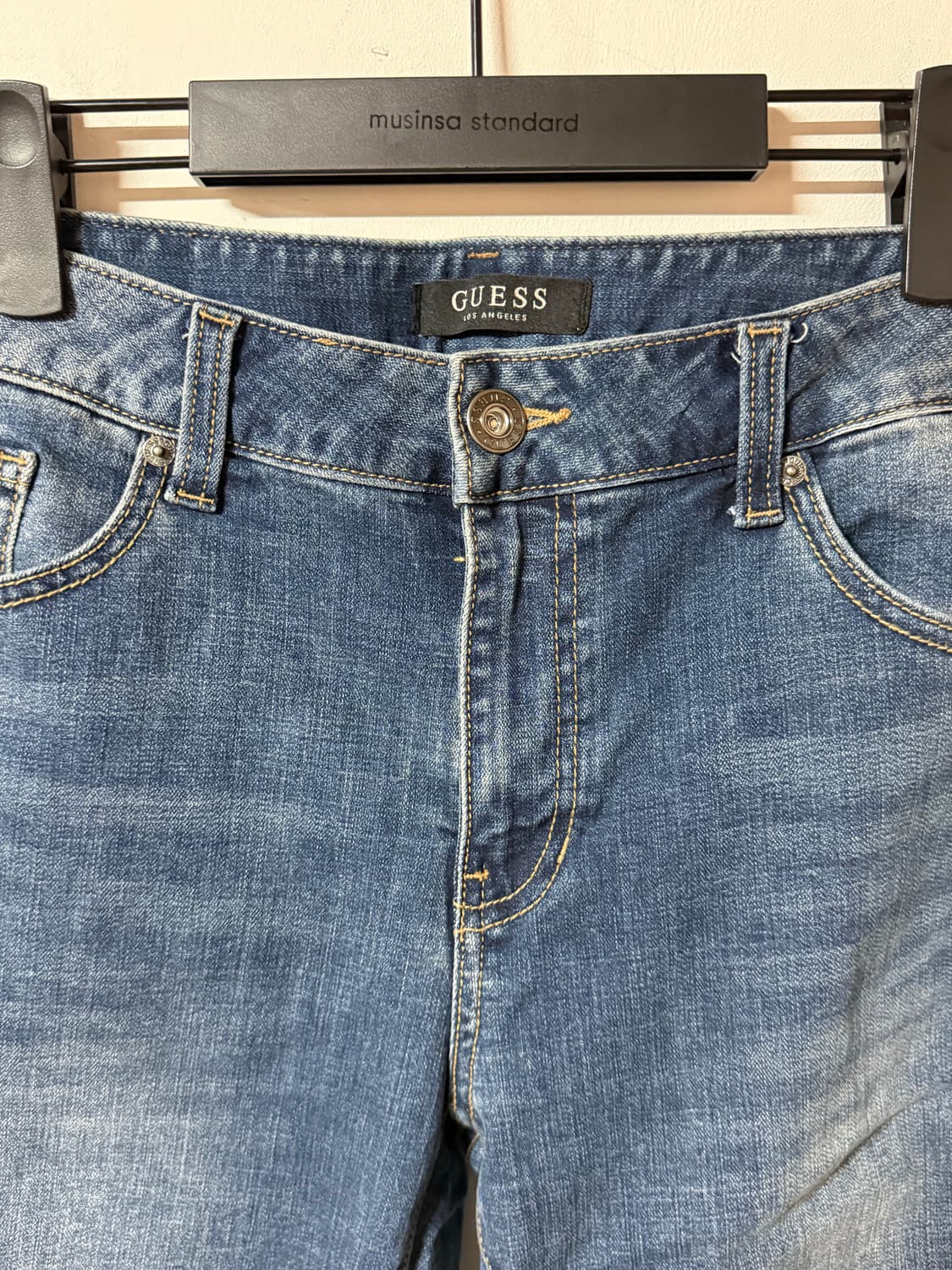 GUESS 클래식 워싱 데님 슬림 스트레이트 진 33 상품이미지4