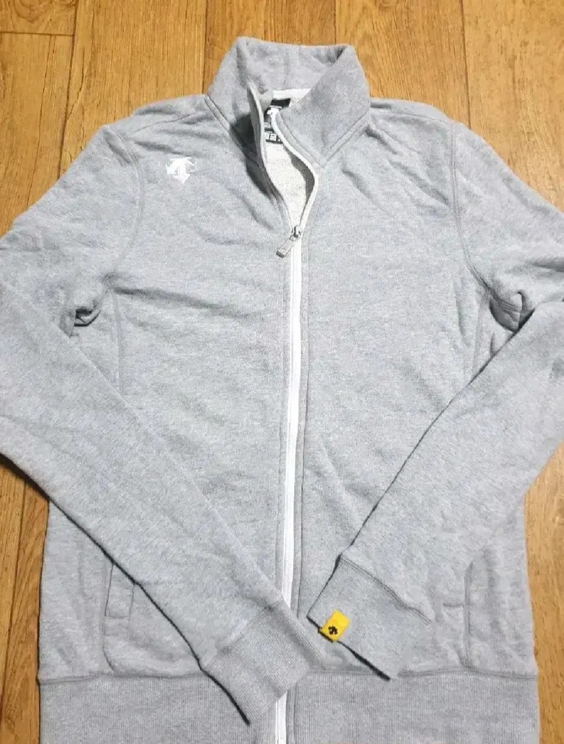 데상트 운동복 집업 95 사이즈입니다 상품이미지2