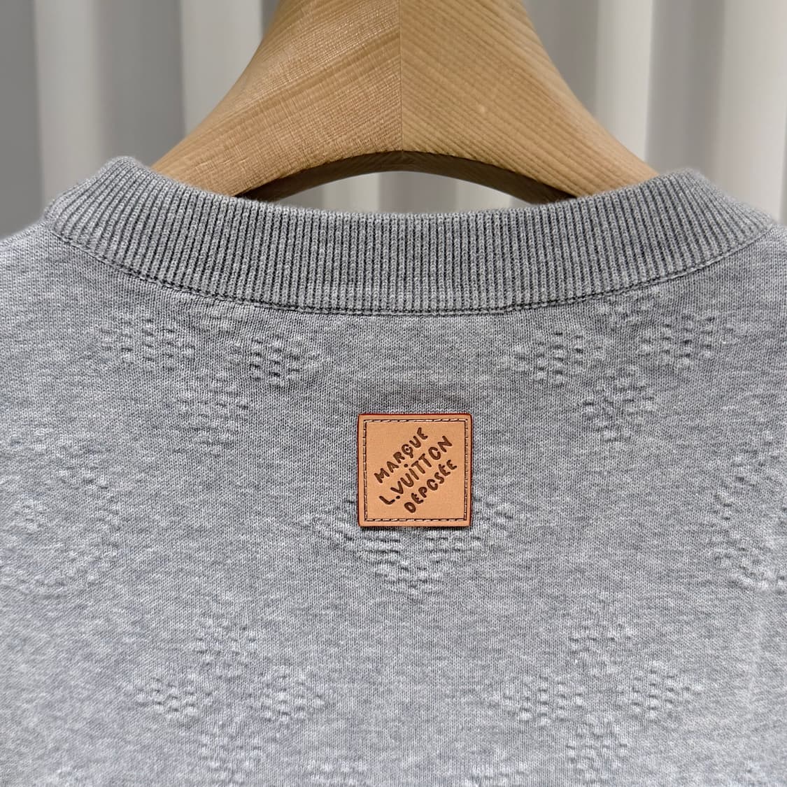 (S/XL) / 루이비통 모노그램 엠보스드 풀오버 맨투맨 그레이 상품이미지5