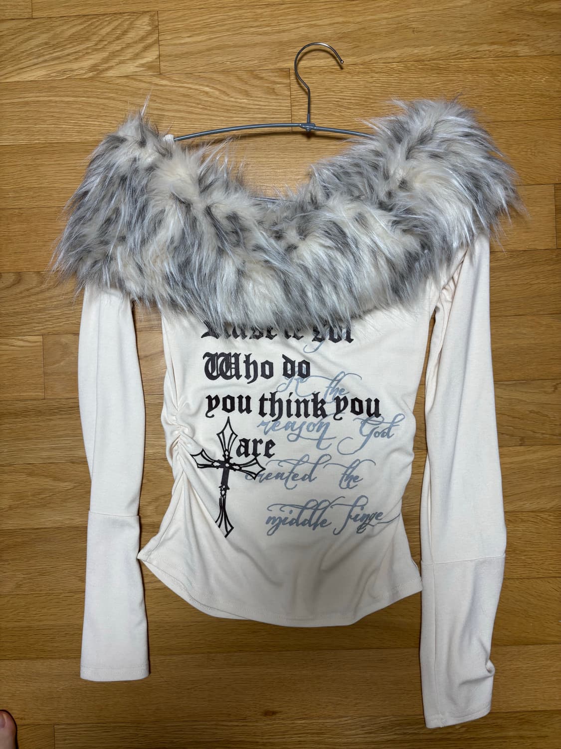 아이보리 퍼 오프숄더 갸루 상품이미지1