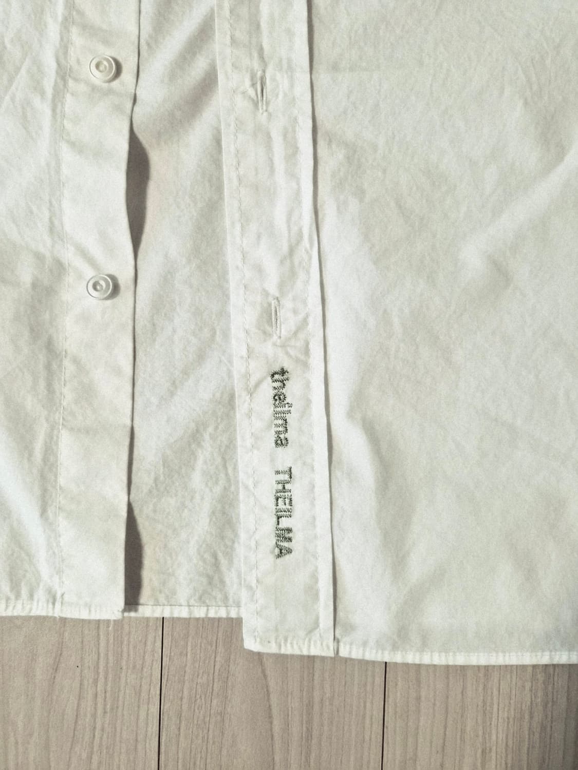 더일마(THE ILMA) 화이트 오버핏 데미지 커팅 셔츠 상품이미지5