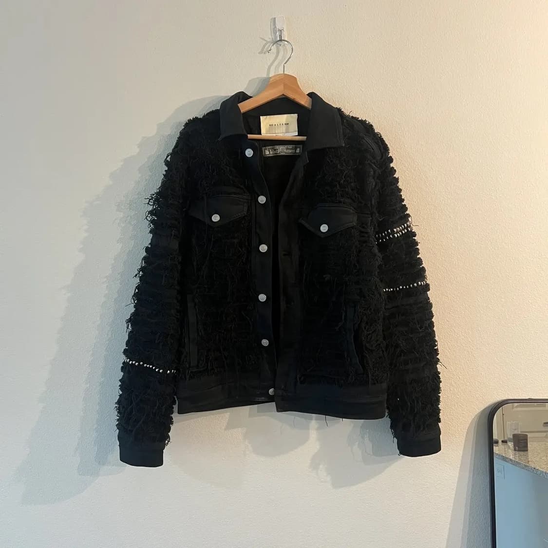 Alyx Blackmeans 디스트레스드 스터드 트러커 자켓 상품이미지1