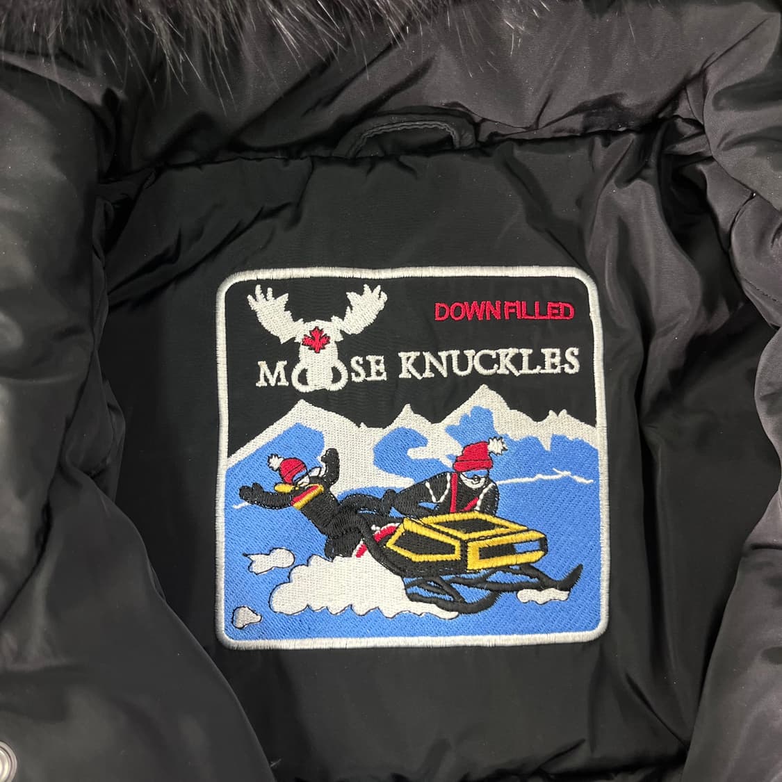 100 무스너클 스틸링 블랙 폭스퍼 구스다운 롱패딩 상품이미지2