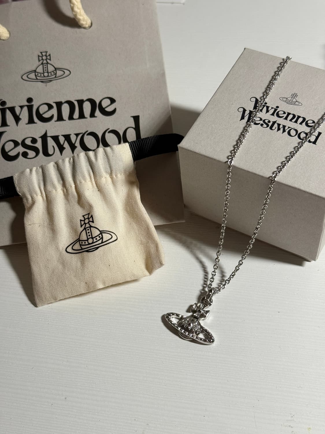 비비안웨스트우드 목걸이 메이페어 바스 릴리프 실버 상품이미지1