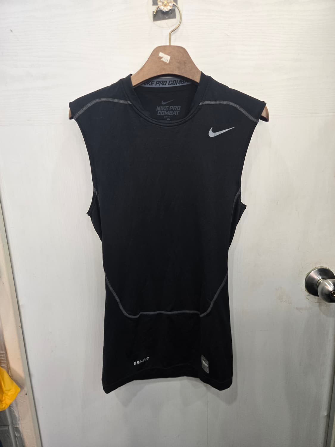 L,100 )) NIKE pro 나이키 프로컴뱃 나시티셔츠! 드라이핏~ 상품이미지2