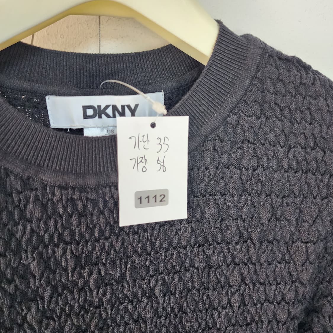DKNY 블랙 셔링 반팔 티셔츠 상품이미지5