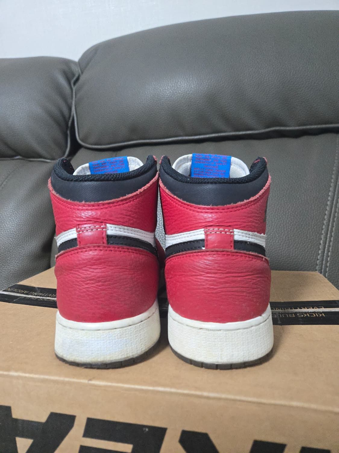 나이키 에어조단 1 레트로 스파이더맨 오리진 스토리 245 상품이미지3