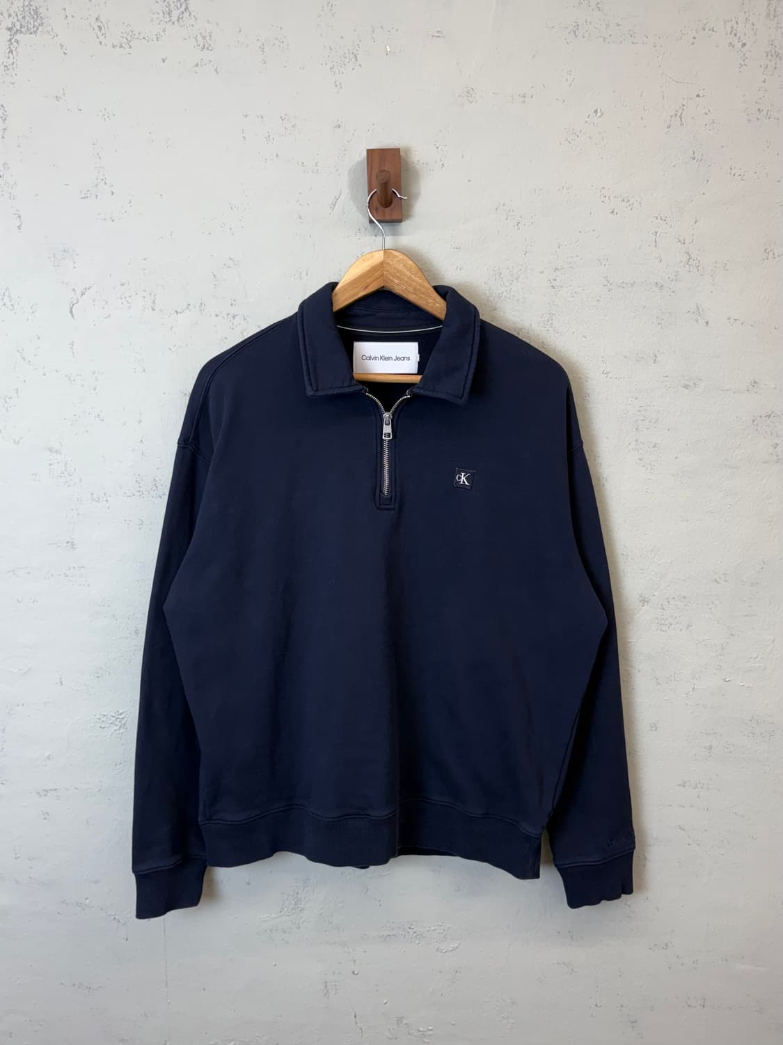 캘빈클라인 네이비 반집업 맨투맨 상품이미지1
