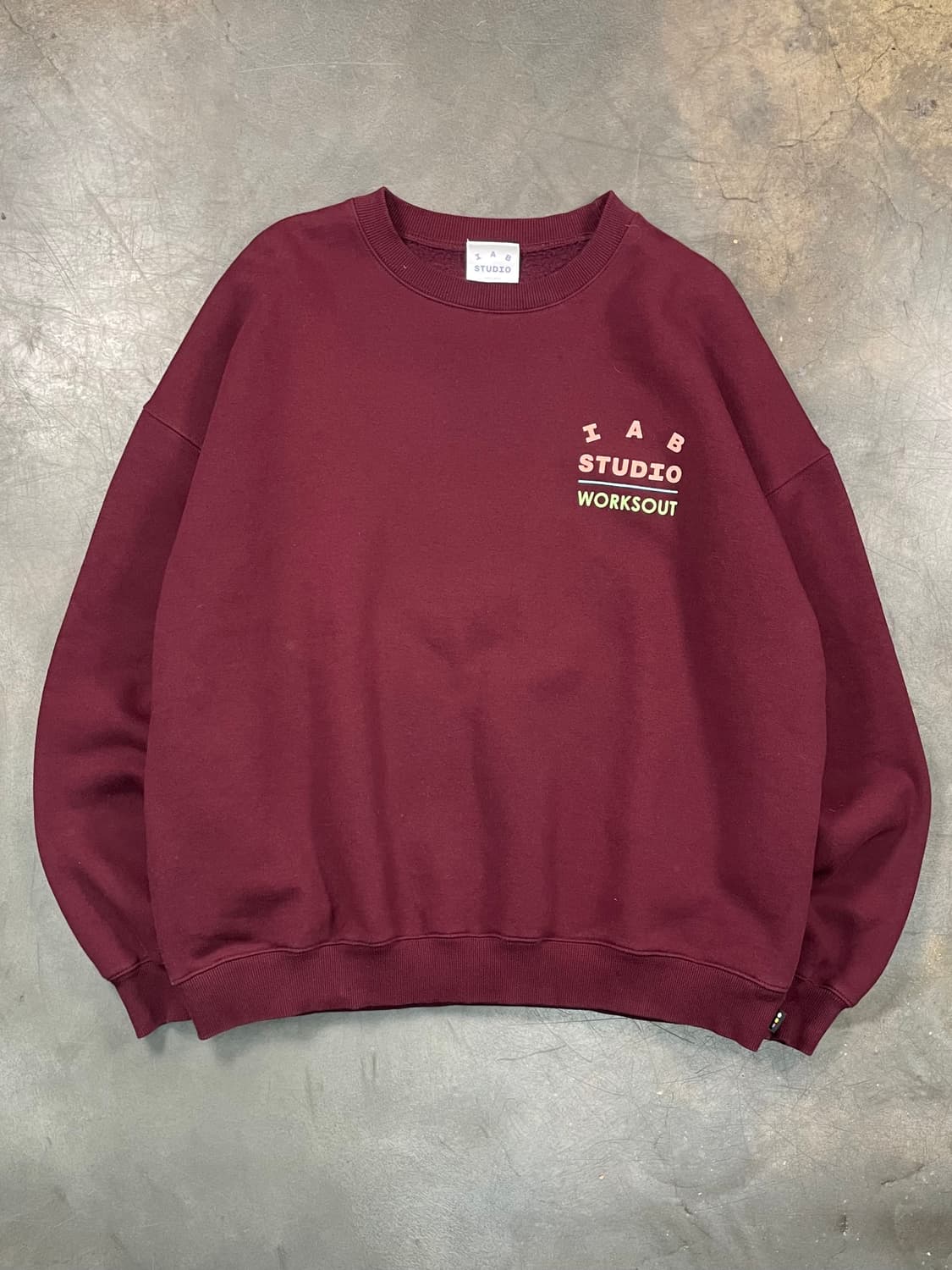 아이앱 X 웍스아웃 스웻셔츠 상품이미지3