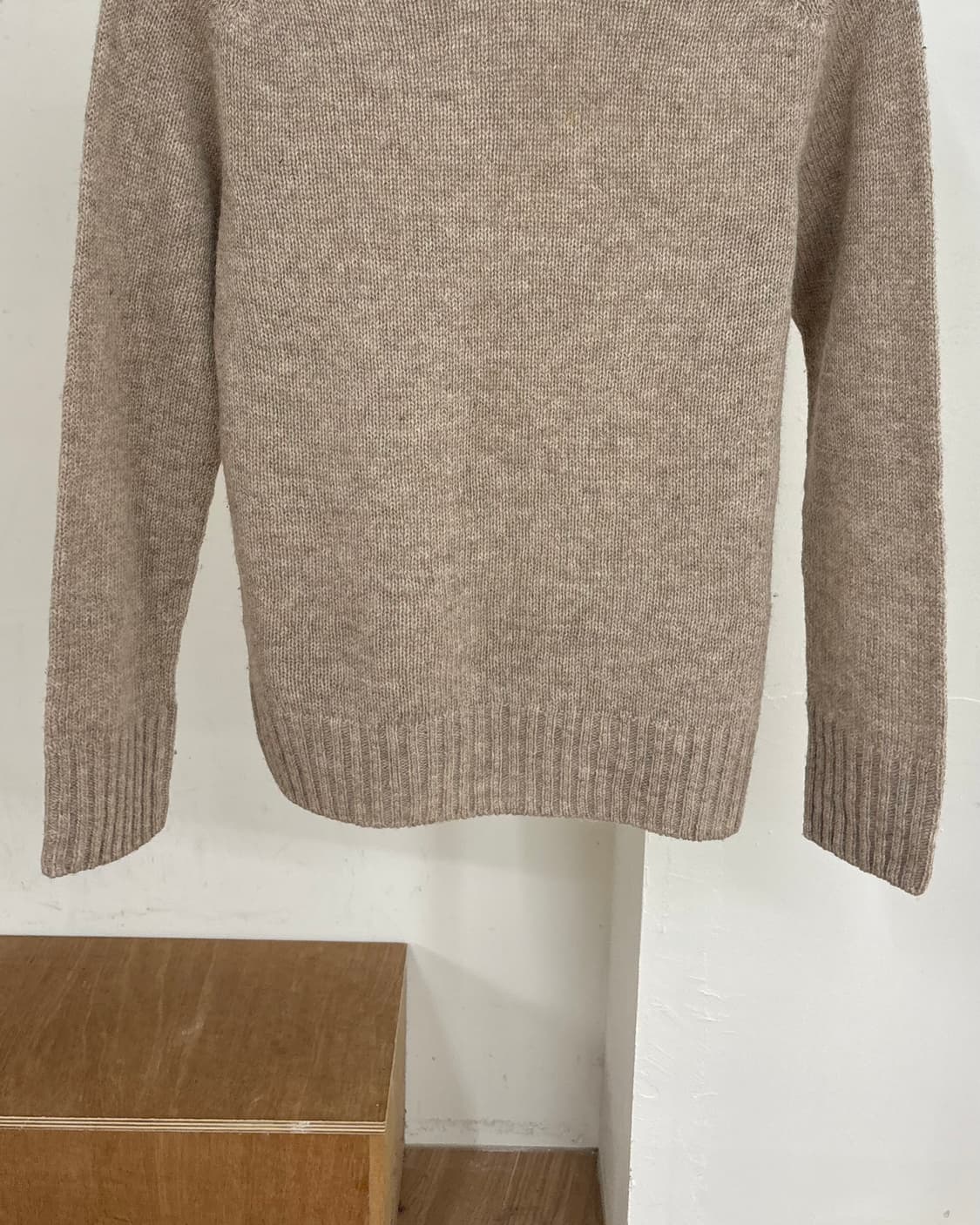 엠에이치엘 베이지 크루넥 울 니트 상품이미지5