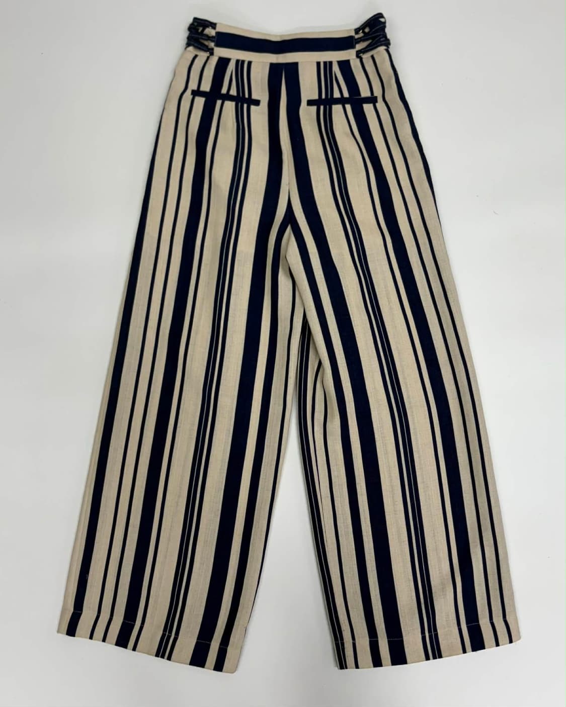 [64] O’2nd 오즈세컨 한섬 2024년 신형 스트라이프 와이드 팬츠 상품이미지2