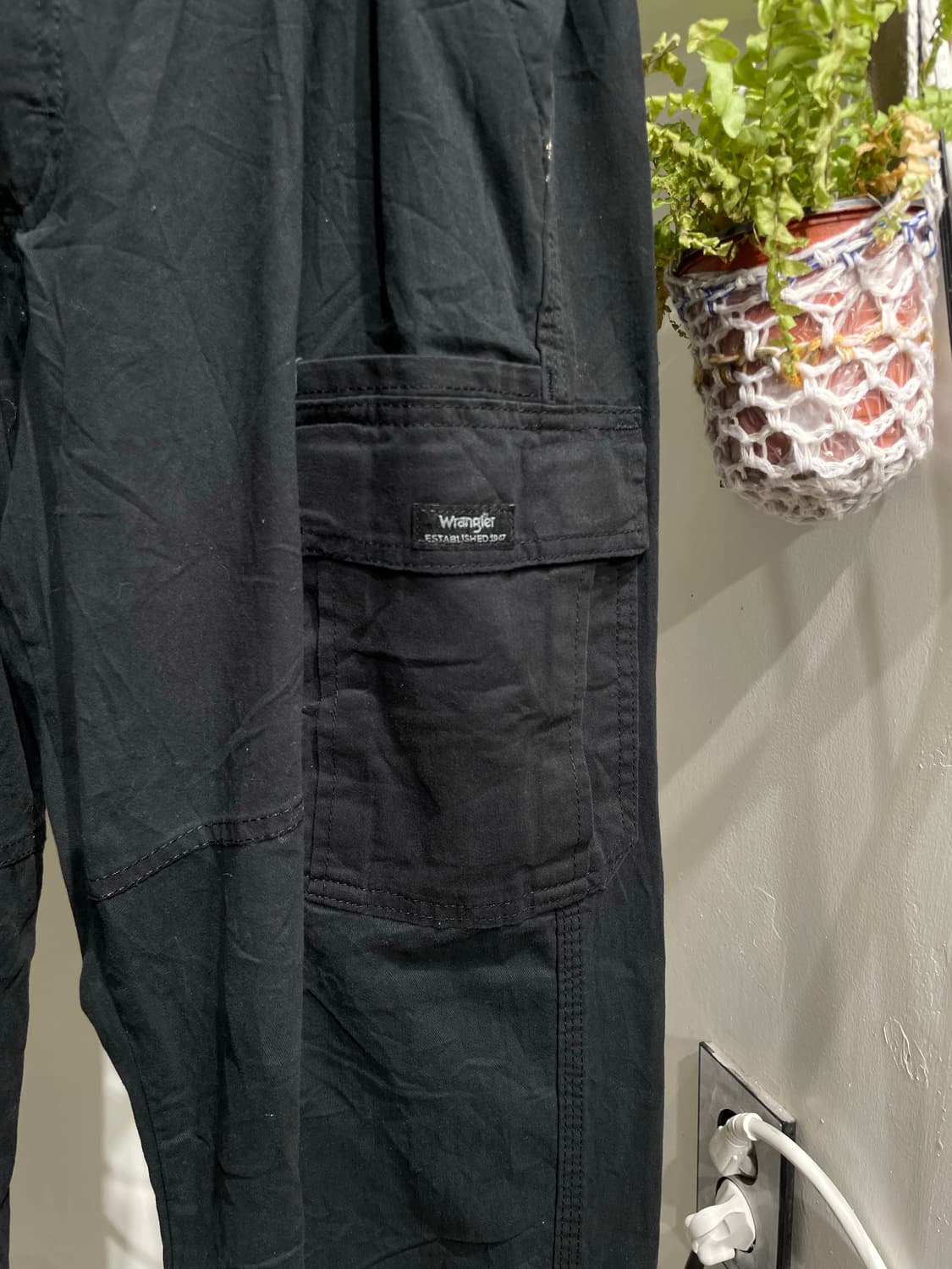 랭글러 블랙 카고팬츠 상품이미지2