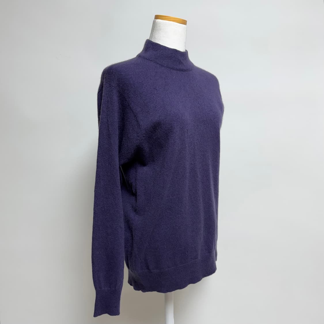 [캐시미어 100%] 딥 바이올렛 하프넥 반폴라 니트 상품이미지2