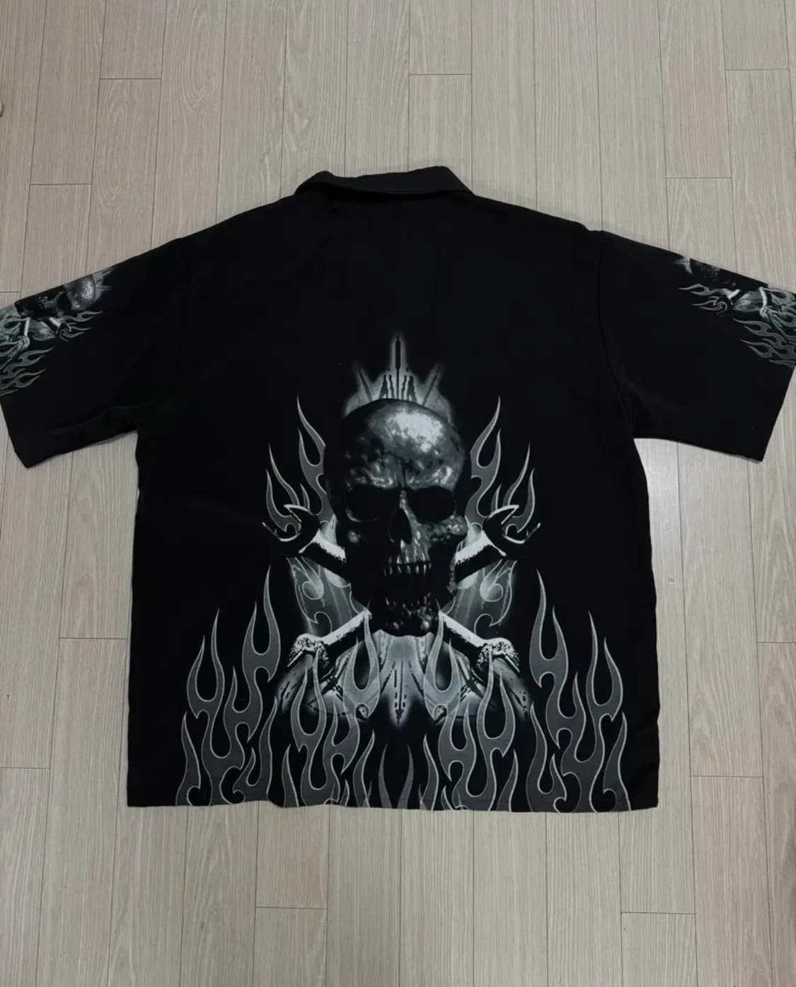 Dragonfly  락스핏 스컬 화이어 프레임 프린트 반팔셔츠 상품이미지3