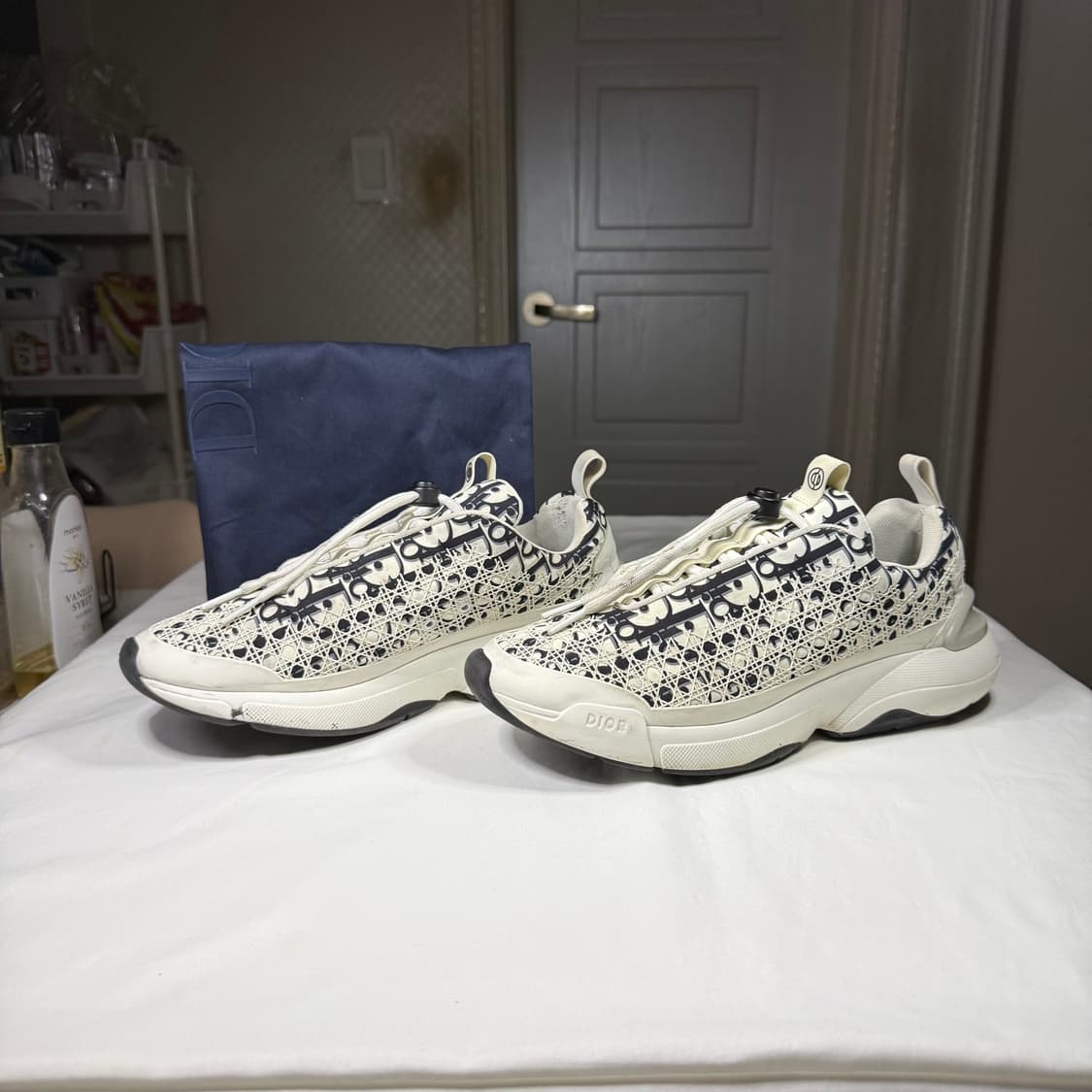 디올 B24 오블리크 까나쥬 모티프 화이트 스니커즈 상품이미지1