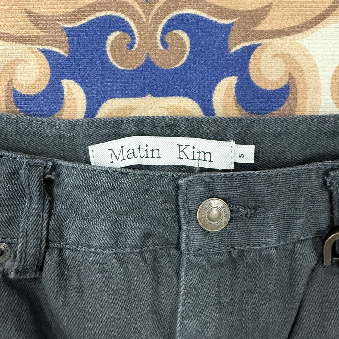 (S)마땡킴 Matin Kim 24ss 더블니 팬츠(차콜) 상품이미지2