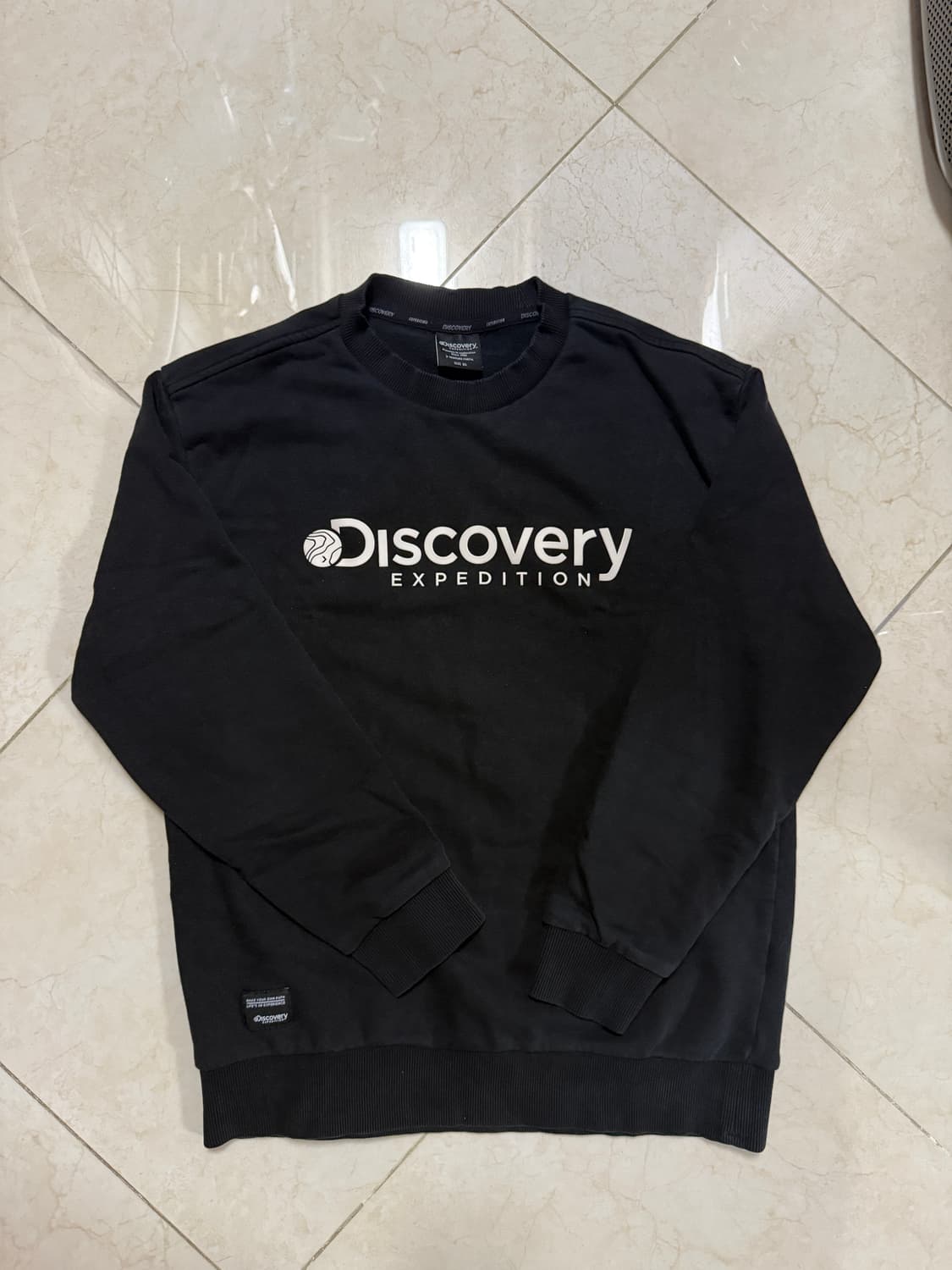 디스커버리 검정 맨투맨 티셔츠 상품이미지1