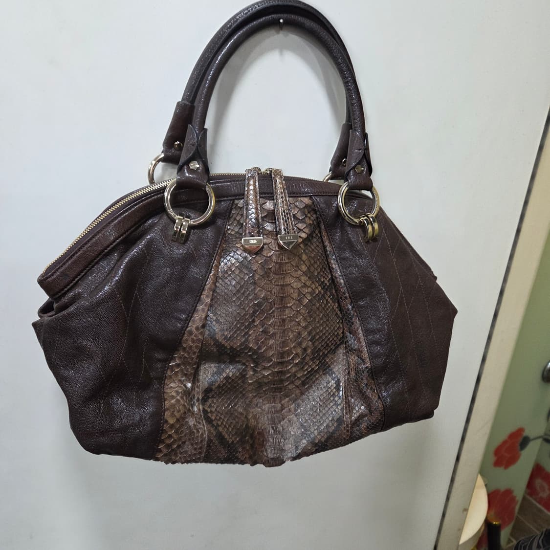 발렌시아가 파이톤 토트백 상품이미지1