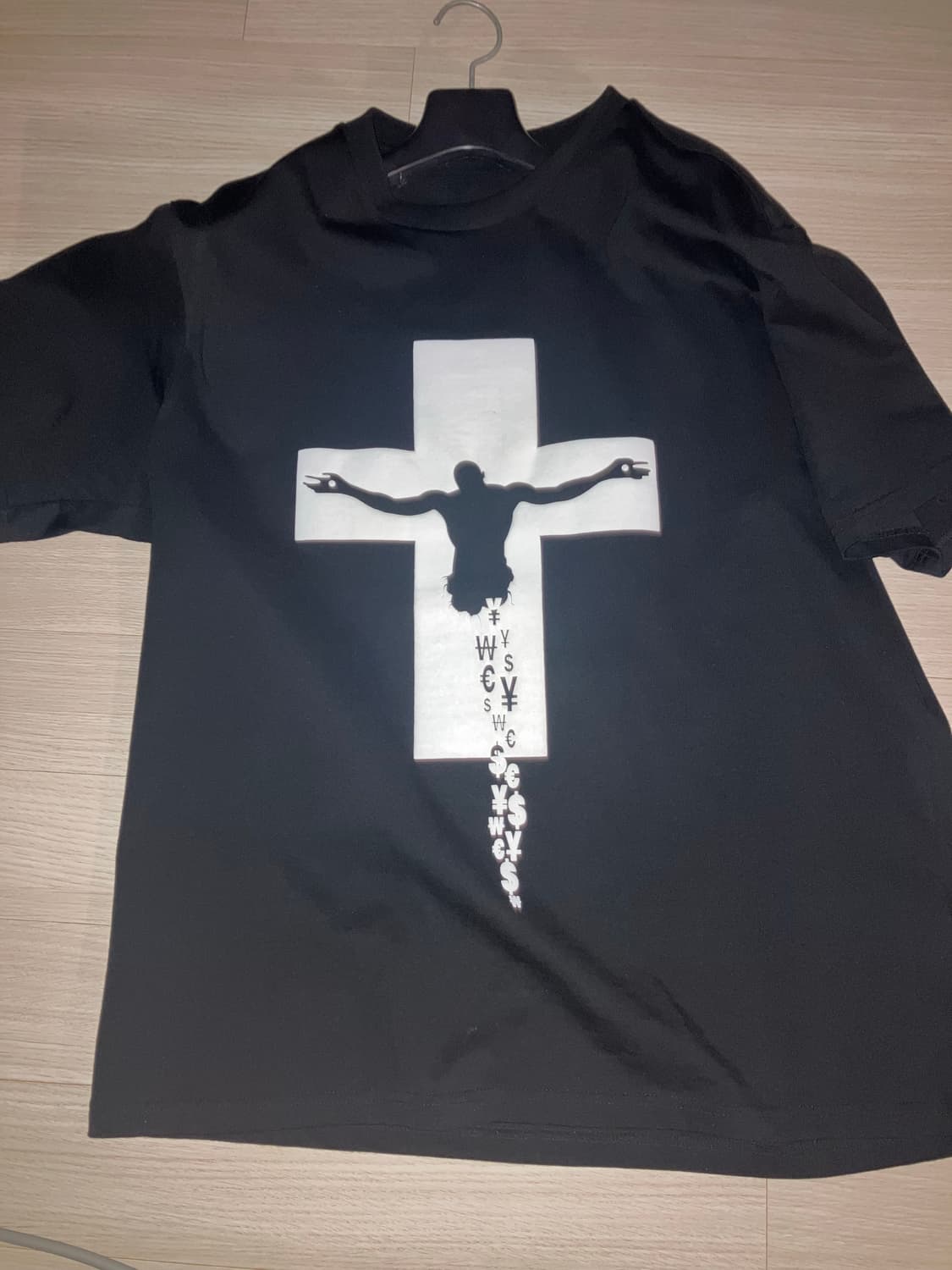 Emew wewon 반팔티 팝니다 상품이미지1