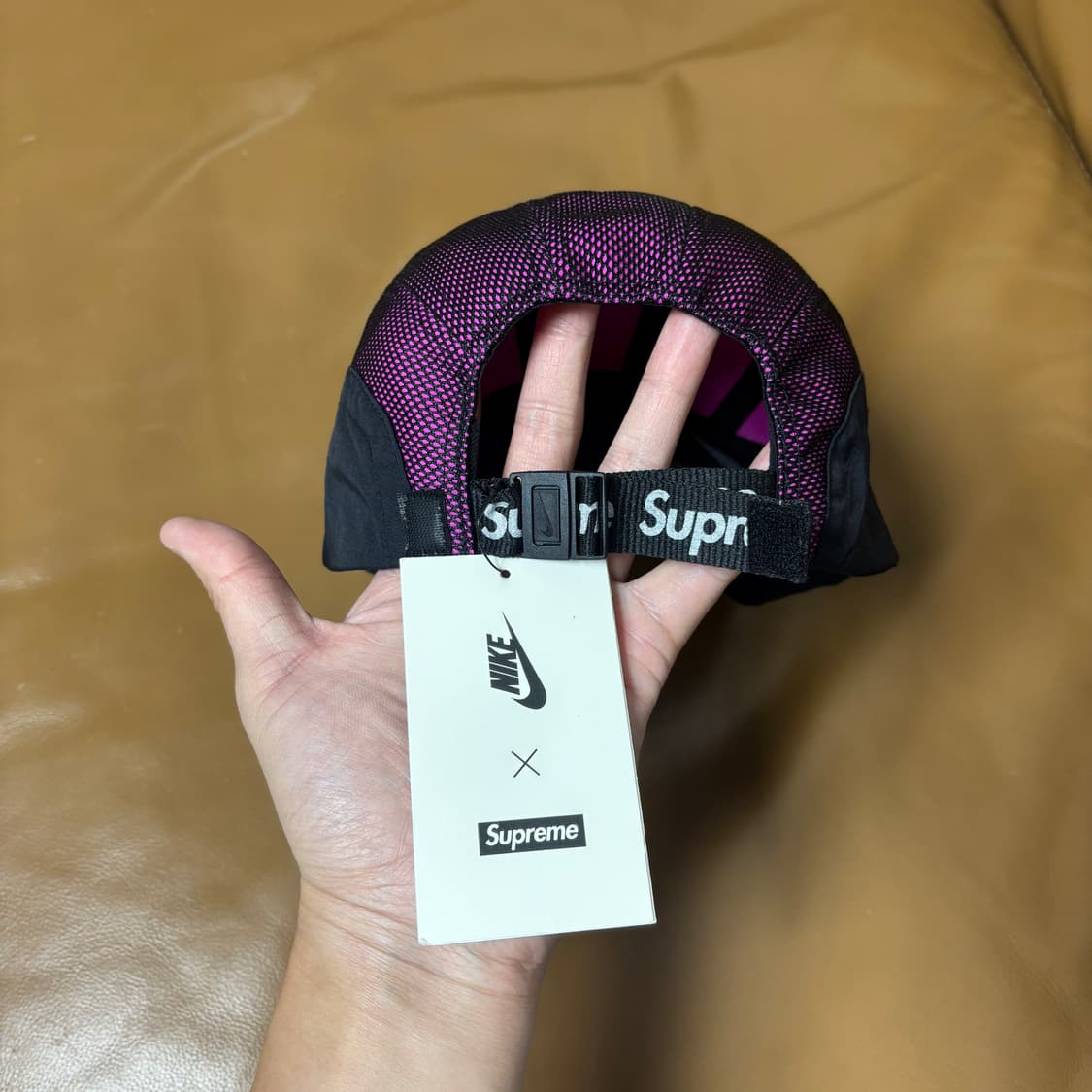 슈프림 x 나이키 트레일 블랙 퍼플 러닝 캠프캡 모자 (Black) 상품이미지9