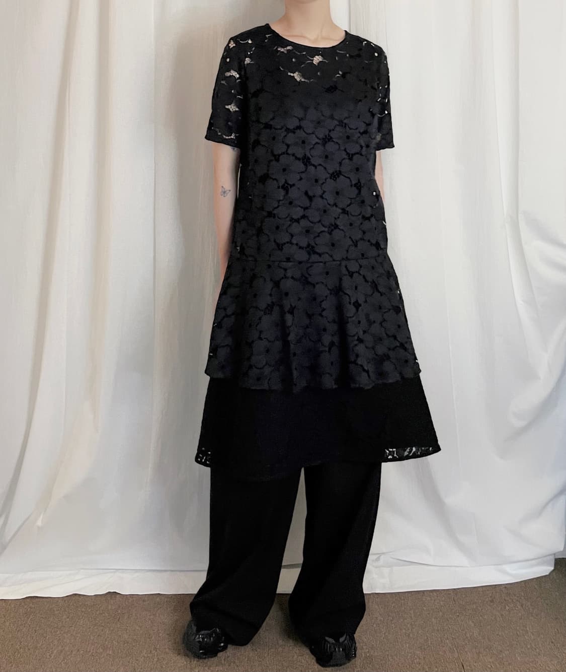 Flower Punching Flare Long Blouse 상품이미지2