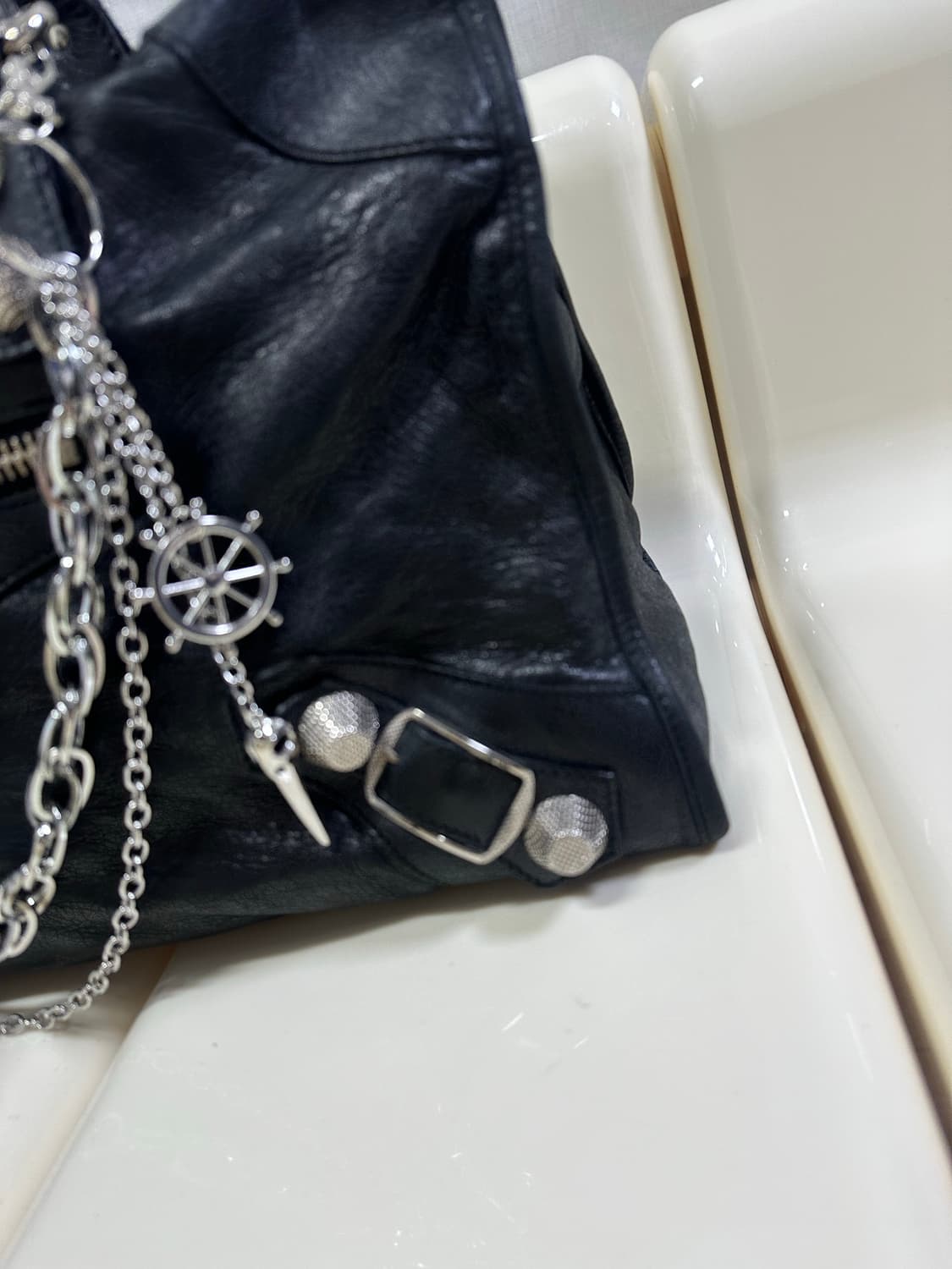 [A 정품] 발렌시아가 자이언트 시티 모터백 라지 블랙 상품이미지3