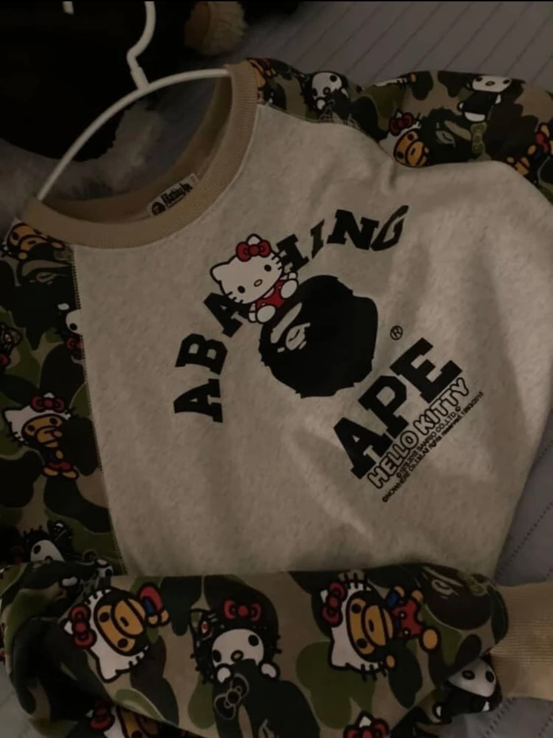 베이프 헬로키티 콜라보 맨투맨 M 상품이미지1