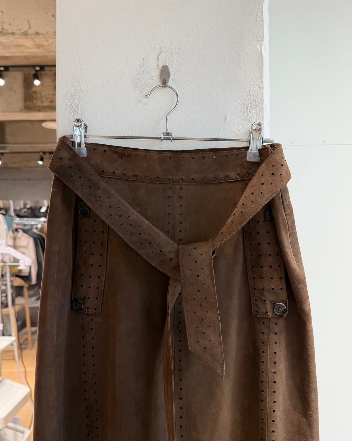 띠어리 브라운 고우트 스킨 벨티드 미디스커트 상품이미지3