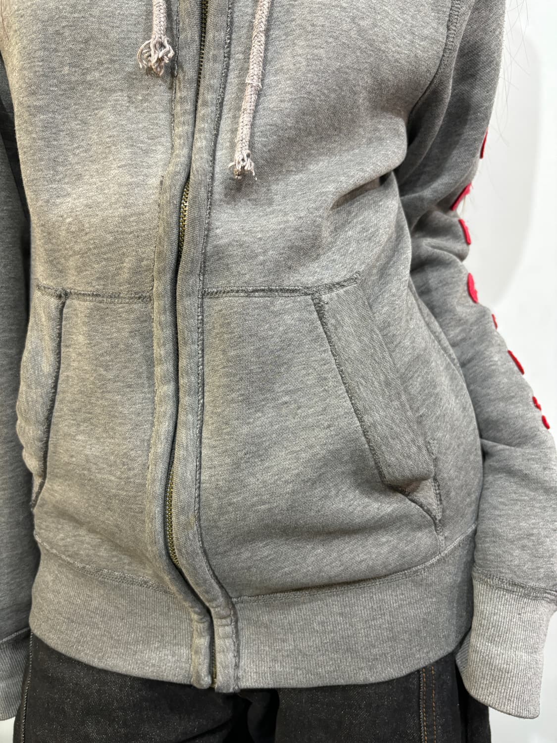 90s HOLLISTER 그레이 & 레드 배색 집업 후드티 상품이미지3