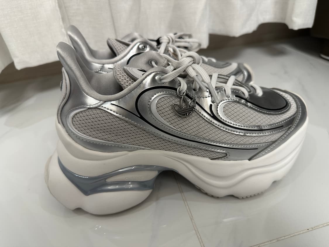 (새제품) 아디다스 오즈베누즈 Ozvenuz 실버 메탈릭 235 상품이미지8