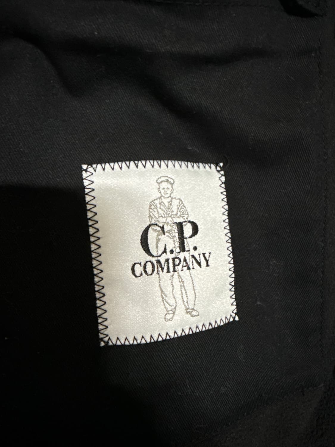 CP컴퍼니 렌즈 와펜 쉘 자켓 블랙 52(XL) 상품이미지6