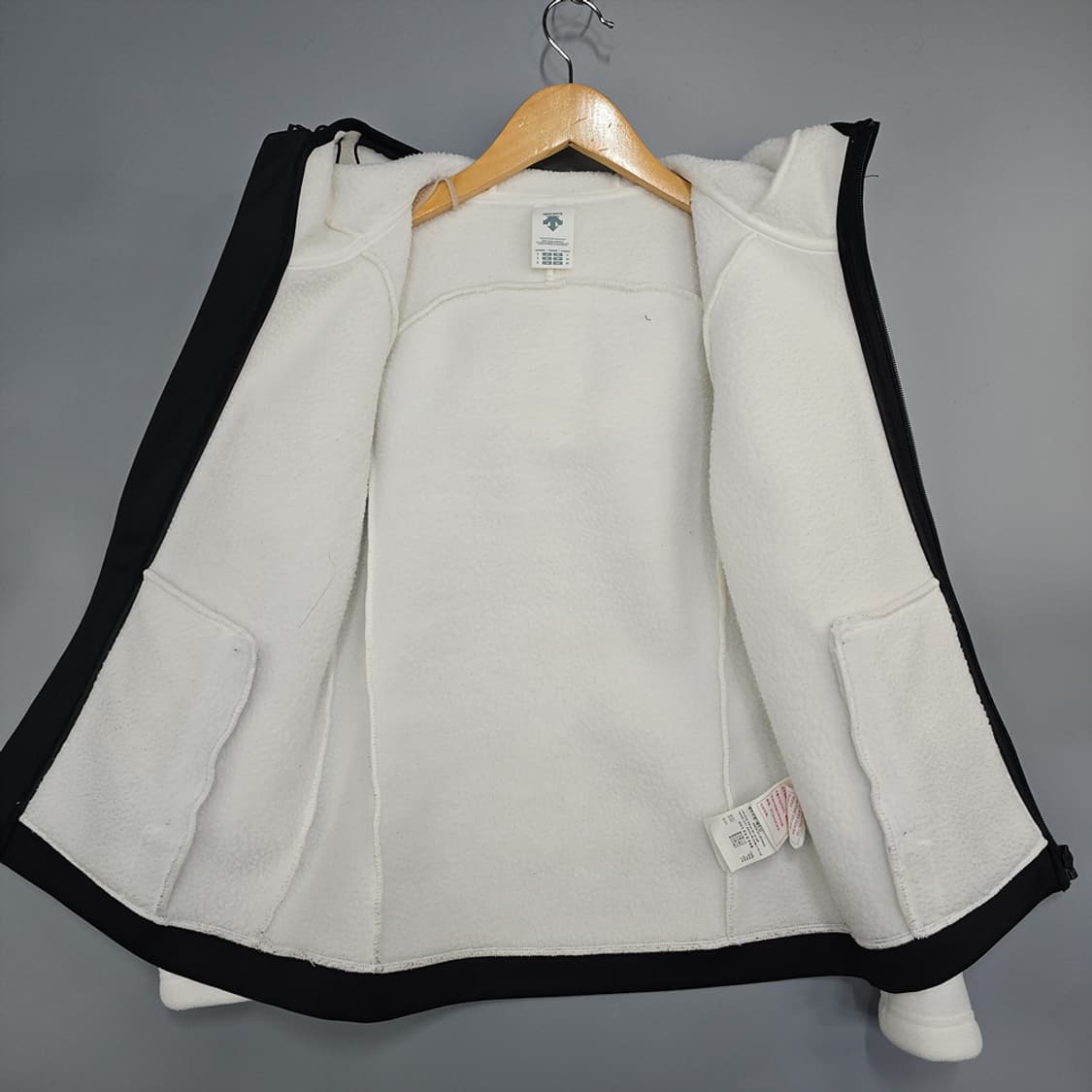 데상트(descente) 여성용 화이트 플리스 자켓 85 상품이미지7