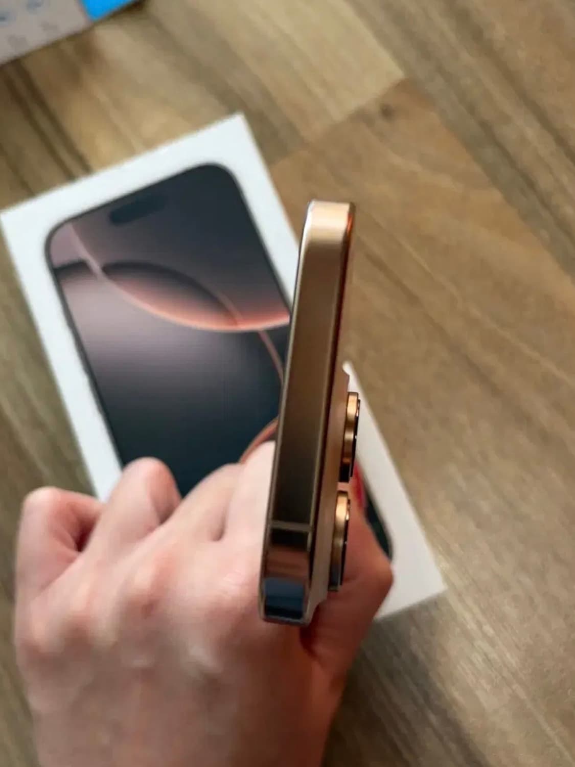 아이폰16pro 256GB 데저트티타늄 상품이미지4
