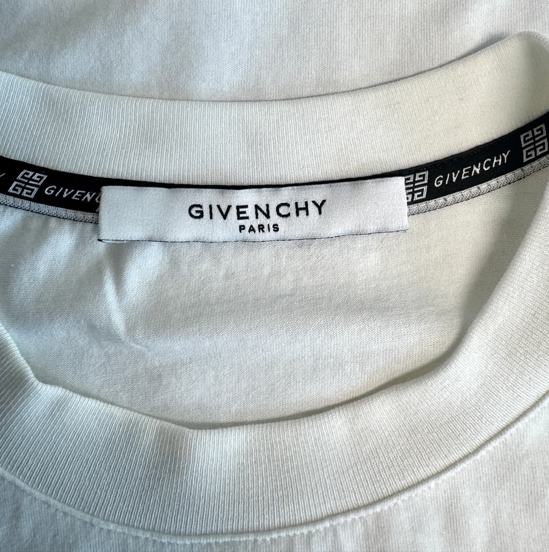 GIVENCHY 지방시 크랙 로고 오버사이즈 화이트 반팔 티셔츠 XS 상품이미지4