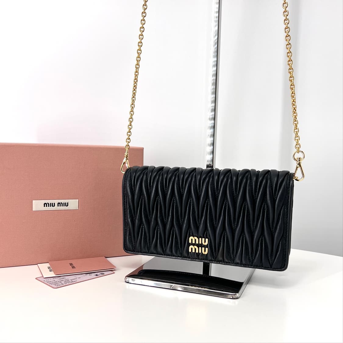 미우미우 마테라쎄 체인 크로스백 블랙 (5ZH178) 상품이미지3