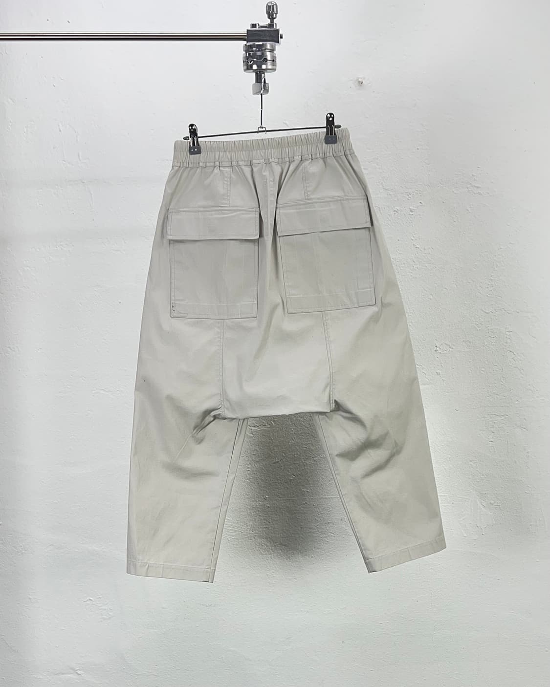릭오웬스 21ss 베이지 코튼 드로스트링 크롭 카고 팬츠 상품이미지6