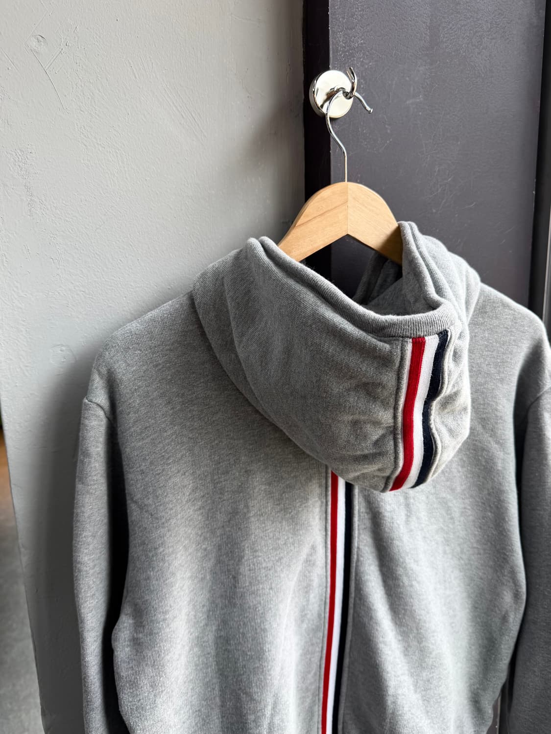 .2/ 톰브라운 백삼선 그레이 후드티 상품이미지8