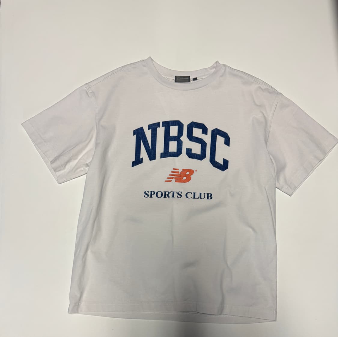 뉴발란스 23년도 NBSC 클럽 반팔 티셔츠 M ~ L 화이트 상품이미지1