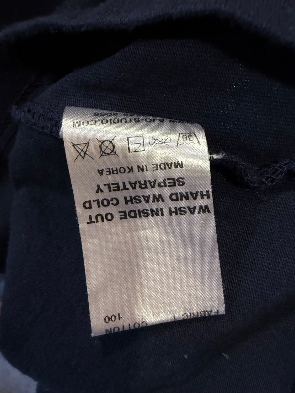 아조바이아조 스티치 로고 블랙 반팔 티셔츠 상품이미지3