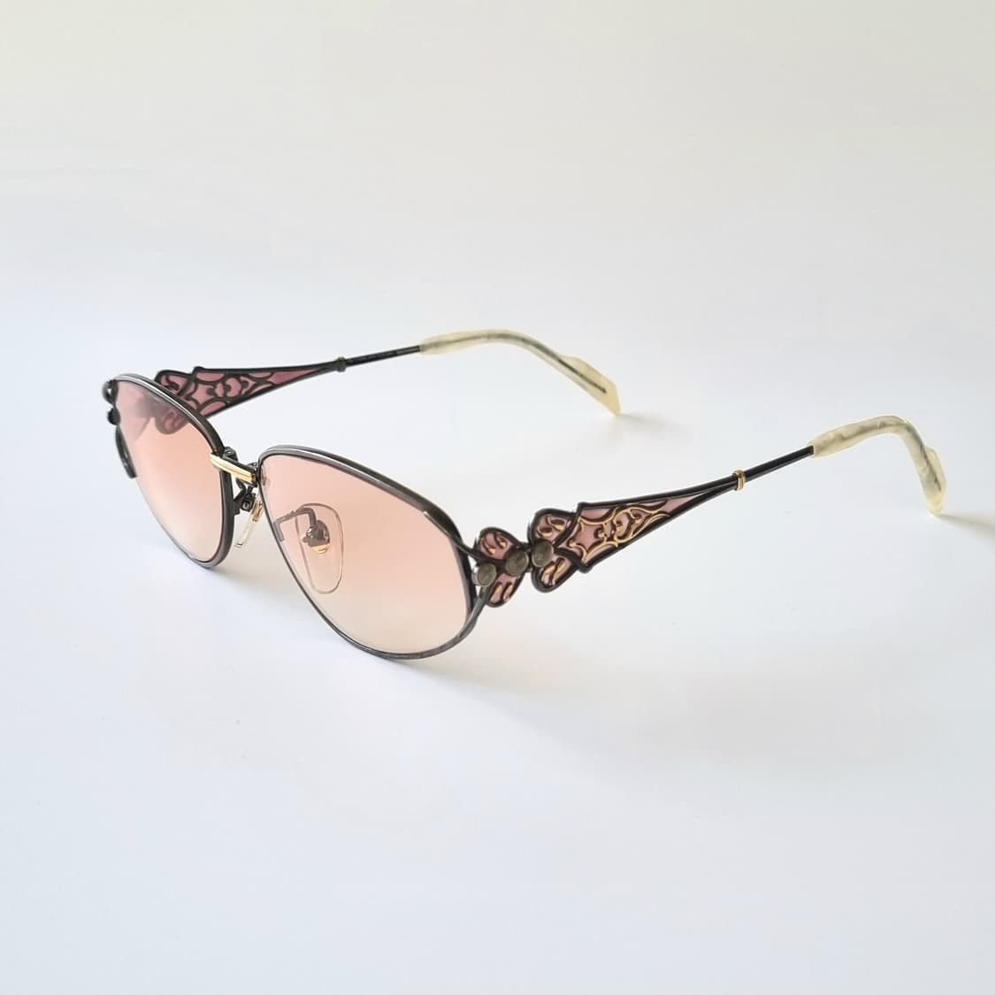 데드스탁 우아함을 담은 아르누보 스타일 틴트 선글라스 상품이미지1